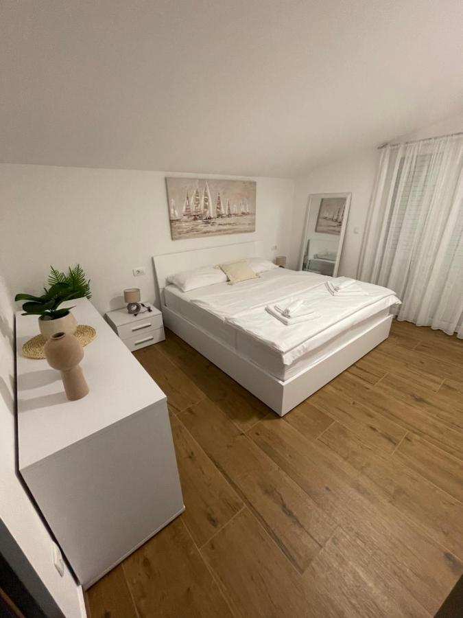 Holiday Home “Marko” With Heated Pool! Nin Exterior photo